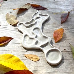 Wavy handmade stoneware paint palette